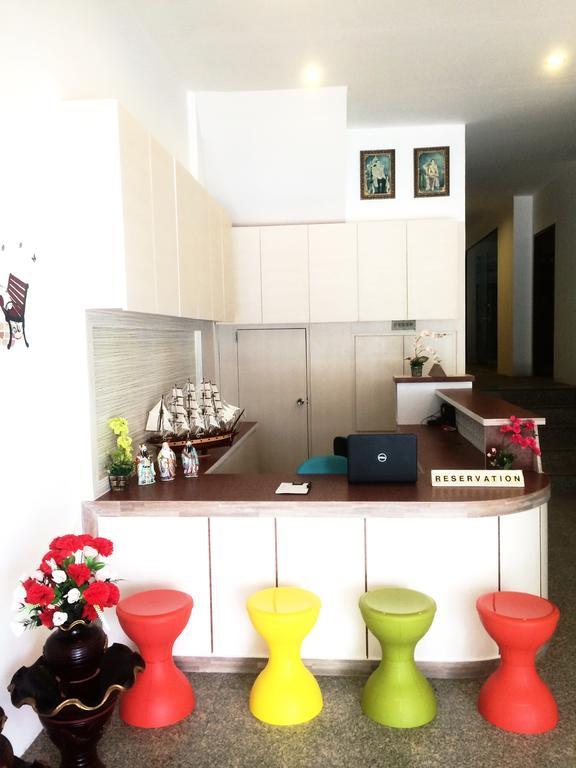 Phuthara Hostel Phuket Buitenkant foto