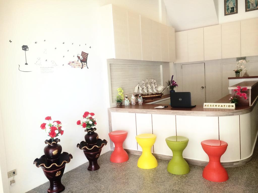 Phuthara Hostel Phuket Buitenkant foto