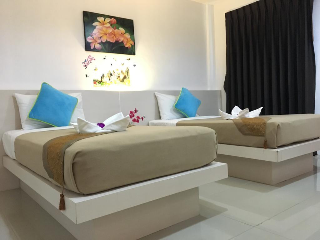 Phuthara Hostel Phuket Buitenkant foto