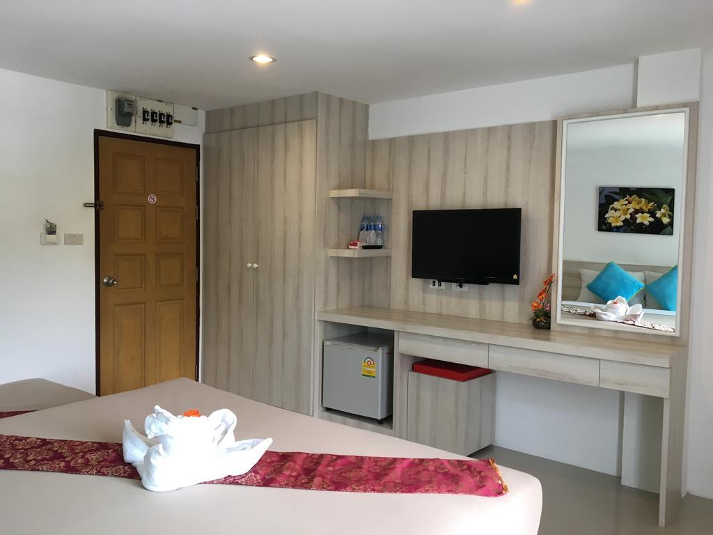 Phuthara Hostel Phuket Buitenkant foto