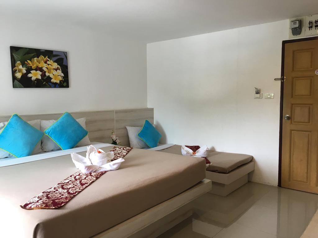 Phuthara Hostel Phuket Buitenkant foto