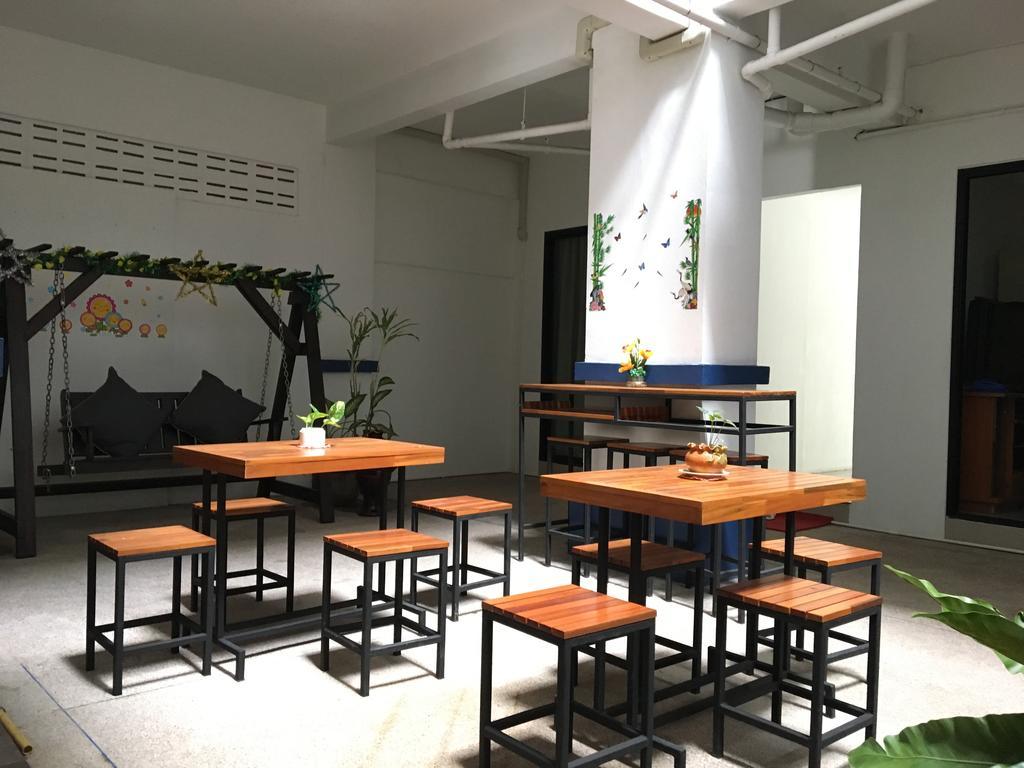 Phuthara Hostel Phuket Buitenkant foto