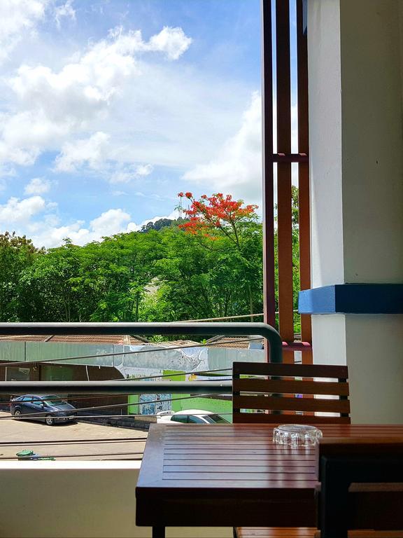 Phuthara Hostel Phuket Buitenkant foto