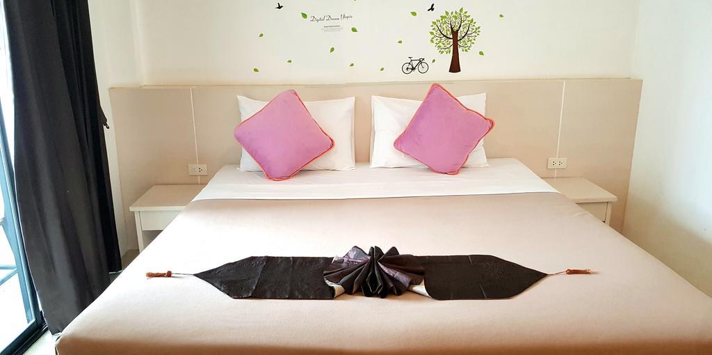 Phuthara Hostel Phuket Buitenkant foto