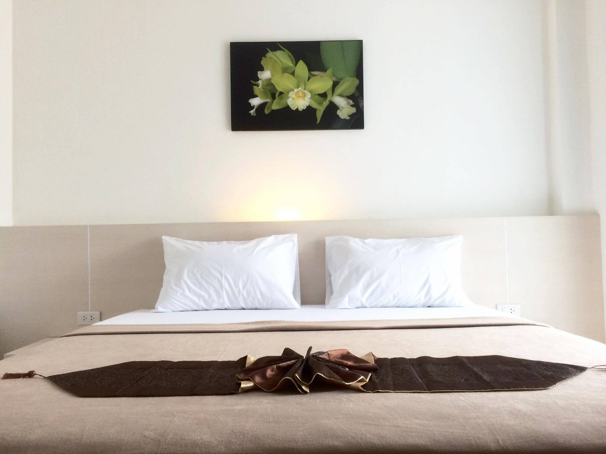 Phuthara Hostel Phuket Buitenkant foto