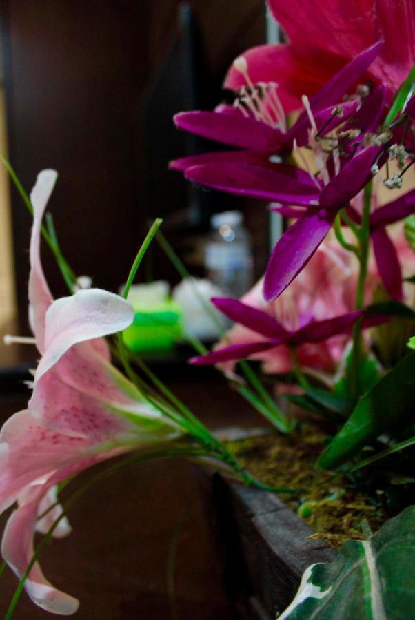Phuthara Hostel Phuket Buitenkant foto