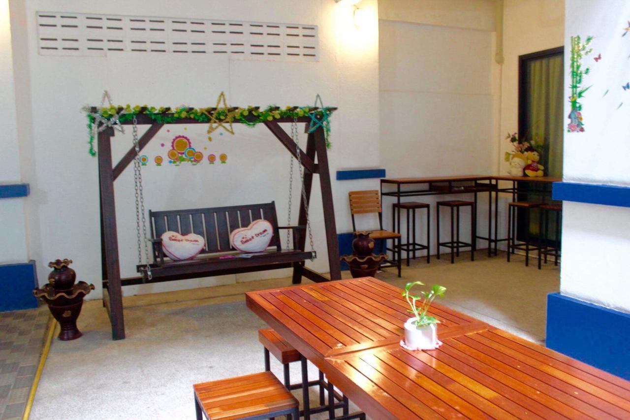 Phuthara Hostel Phuket Buitenkant foto