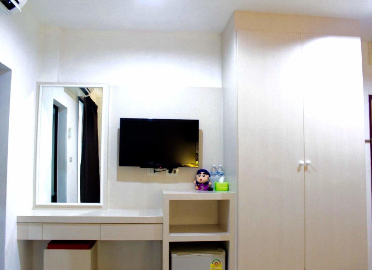 Phuthara Hostel Phuket Buitenkant foto
