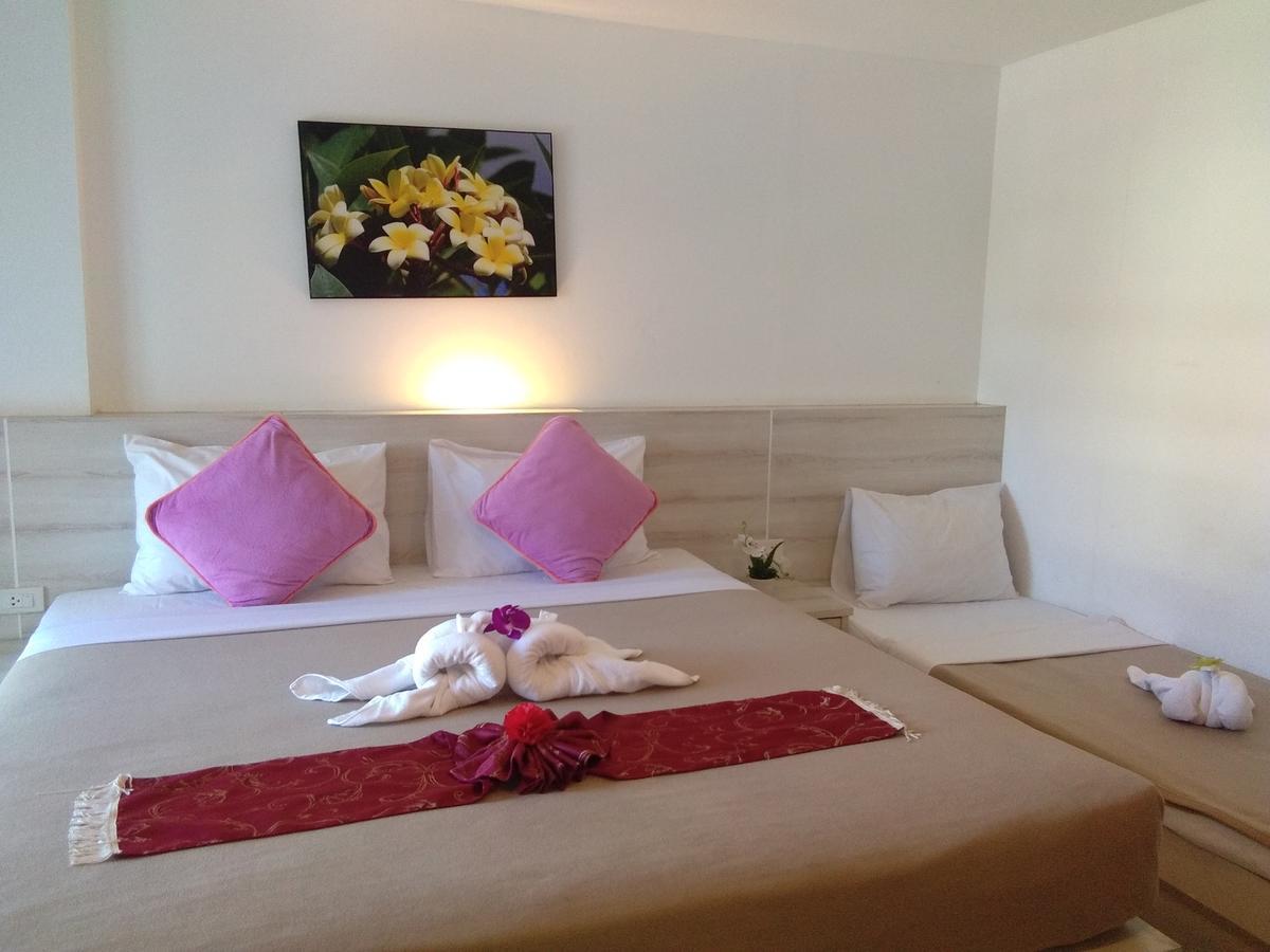 Phuthara Hostel Phuket Buitenkant foto