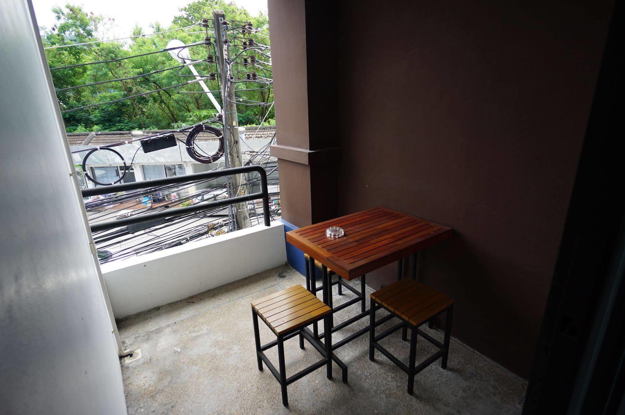 Phuthara Hostel Phuket Buitenkant foto