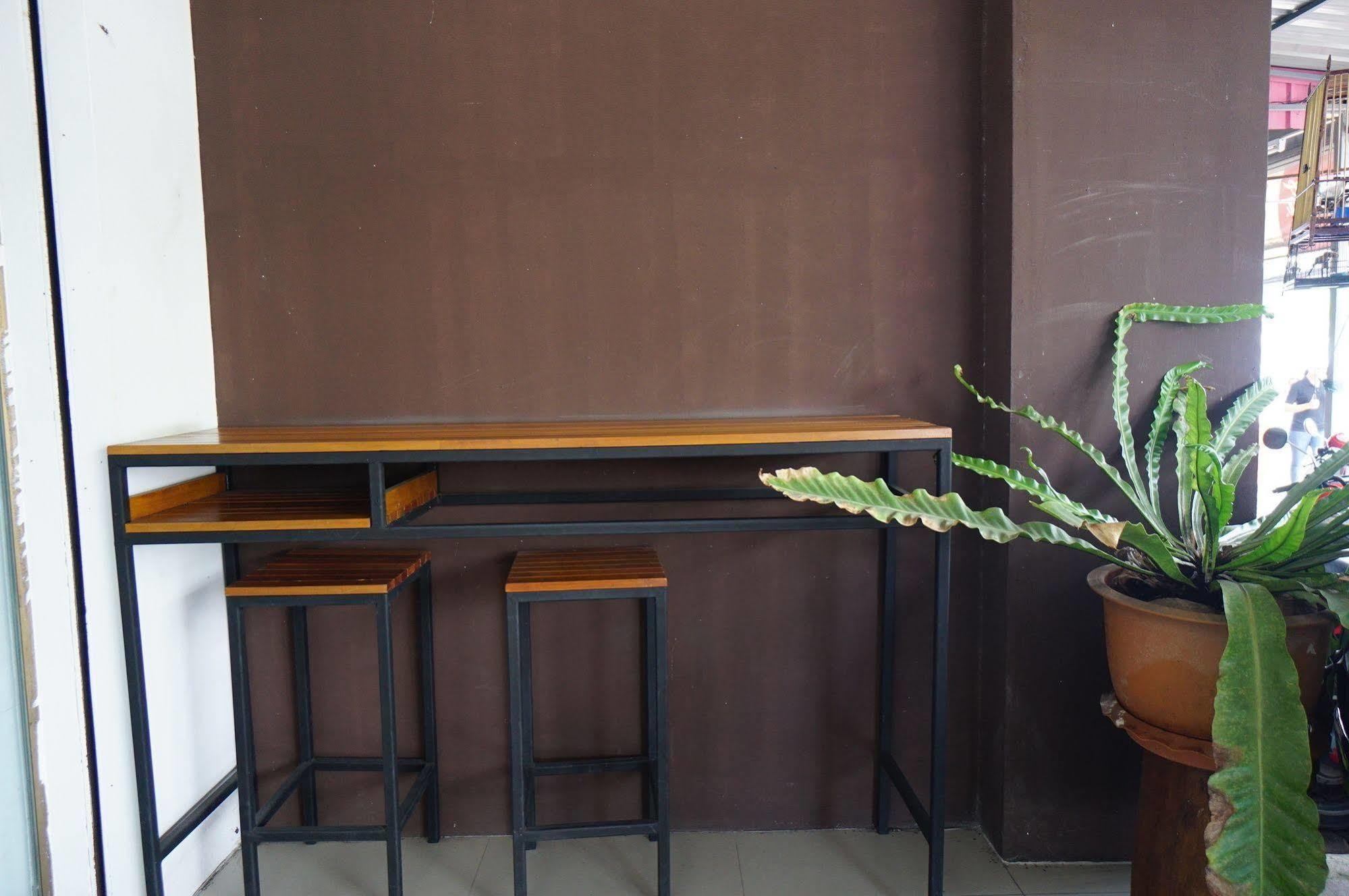 Phuthara Hostel Phuket Buitenkant foto